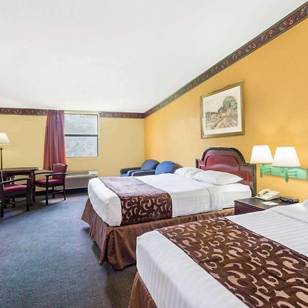Howard Johnson By Wyndham Lake City Ngoại thất bức ảnh