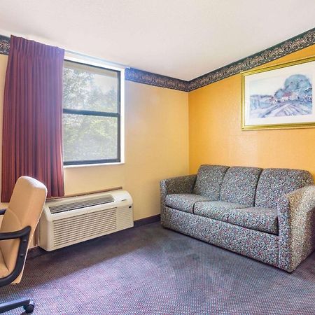 Howard Johnson By Wyndham Lake City Ngoại thất bức ảnh
