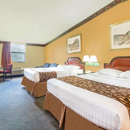 Howard Johnson By Wyndham Lake City Ngoại thất bức ảnh