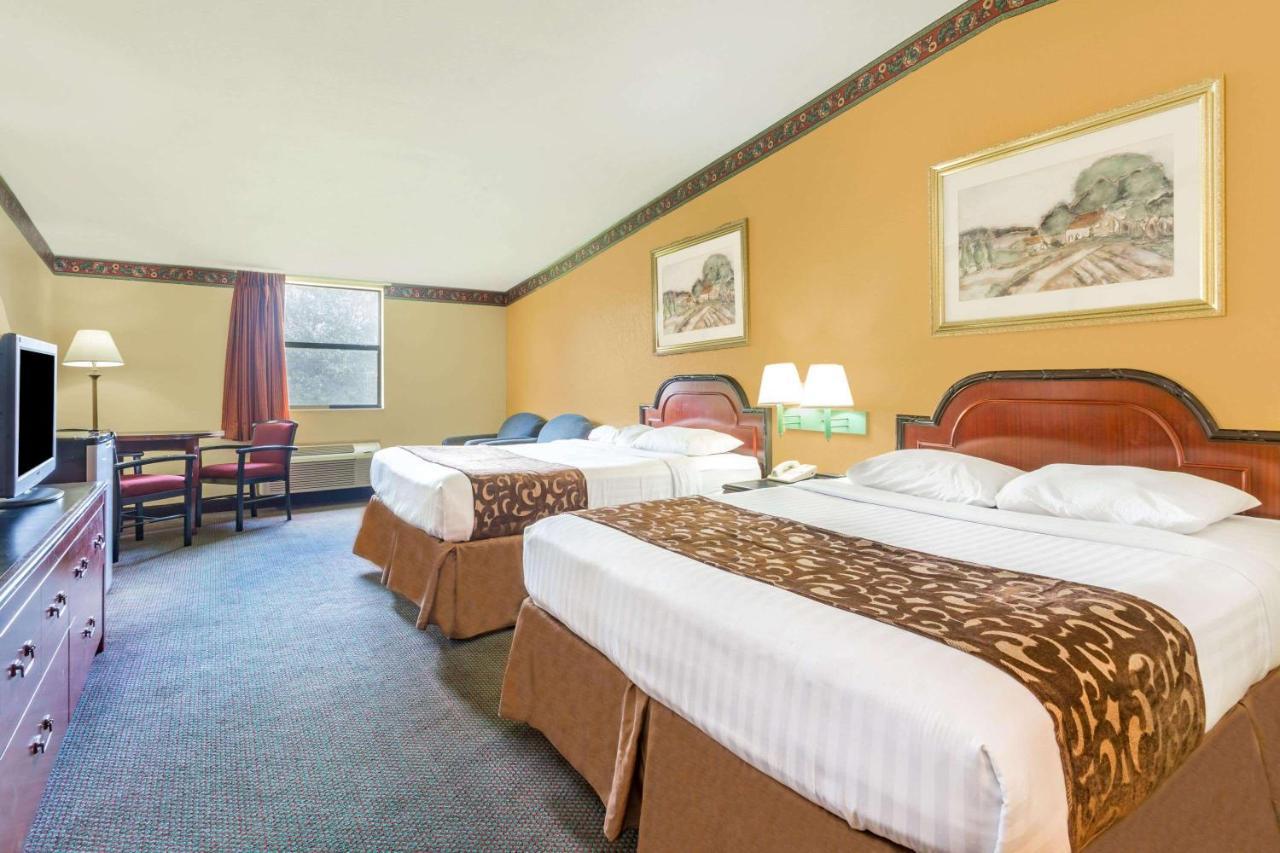 Howard Johnson By Wyndham Lake City Ngoại thất bức ảnh