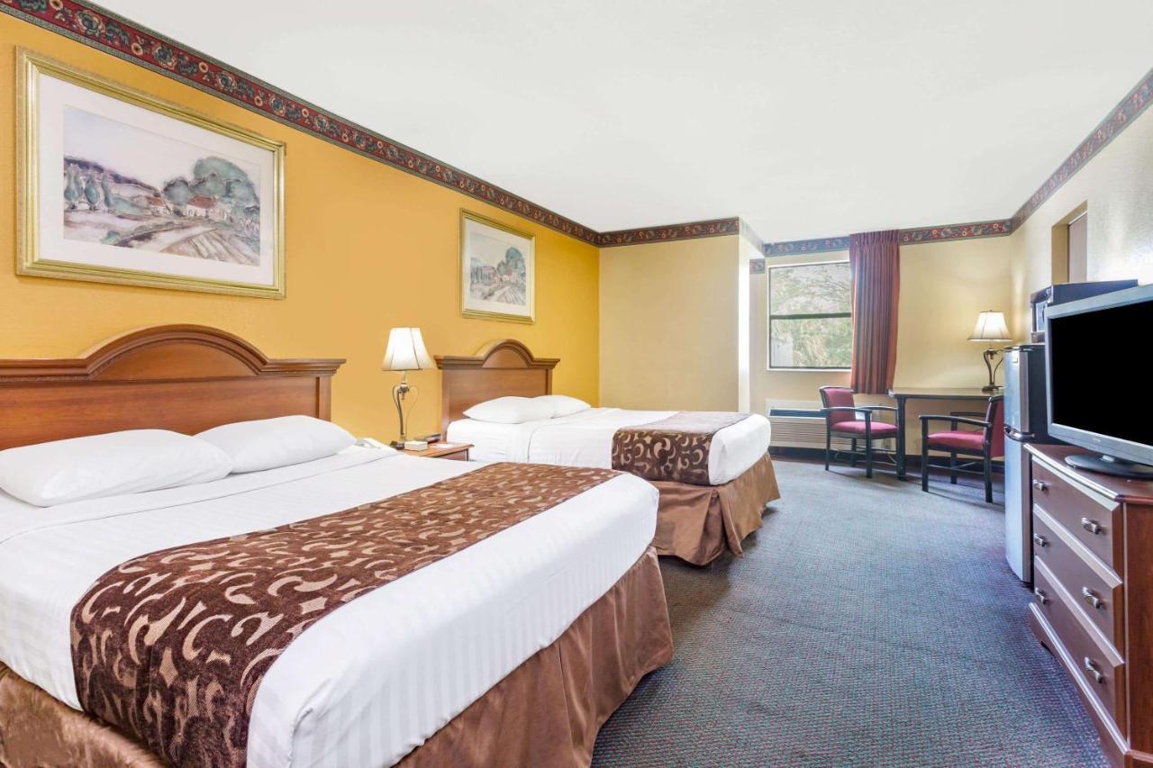 Howard Johnson By Wyndham Lake City Ngoại thất bức ảnh