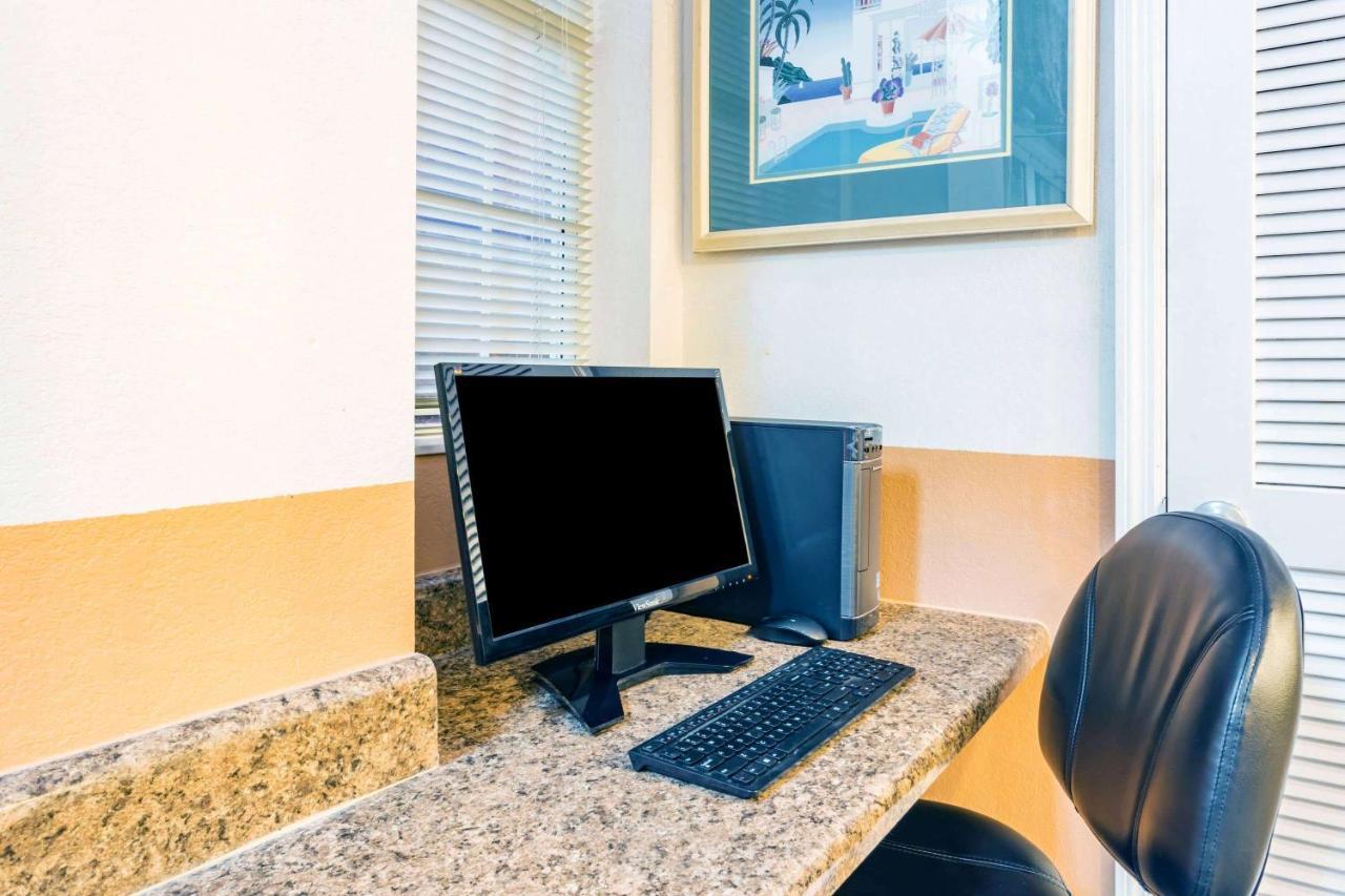 Howard Johnson By Wyndham Lake City Ngoại thất bức ảnh