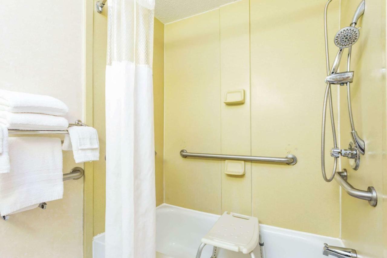 Howard Johnson By Wyndham Lake City Ngoại thất bức ảnh