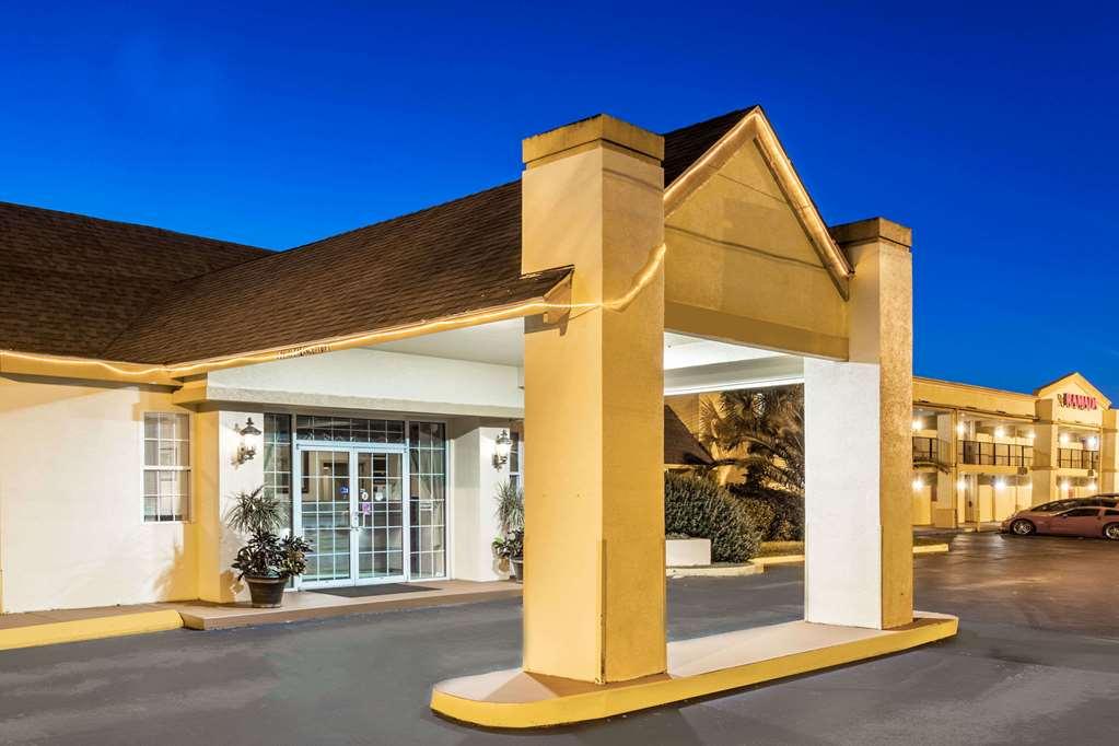 Howard Johnson By Wyndham Lake City Ngoại thất bức ảnh